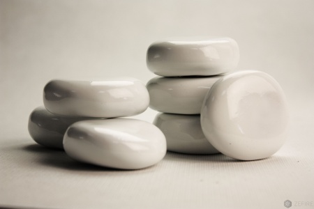 Декоративные керамические камни белые 14 шт по цене 4 400 руб.